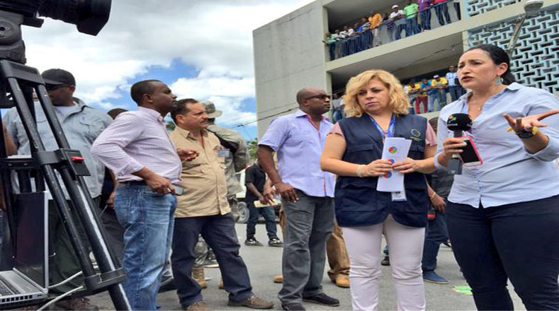 La jefa de la Misión de Observadores de la Unión Europea, Elena Valenciano, recalcó que “es verdad que ha habido problemas en algunos centros, pero debemos de llamar a todos los haitianos  a que vengan a votar”.  
