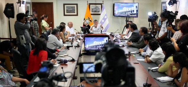 El mandatario ecuatoriano llamó a la población a rechazar la violencia