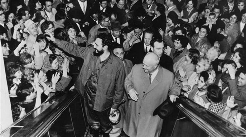 En 1963, el entonces primer ministro del Gobierno Revolucionario de la República de Cuba viajó a Moscú para mejorar las relaciones con la Unión Soviética.