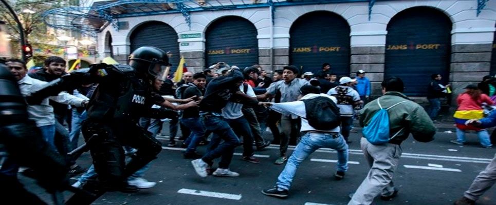 ¿Cómo califica las acciones violentas de los opositores en Ecuador?