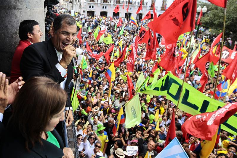 Rafael Correa llamó al pueblo a mantenerse alerta frente a los intentos de desestabilización.