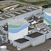 El reactor número uno (izquierda) de la estación de energía nuclear Sendai en Satsumasendai, prefectura de Kagoshima, en el sur de Japón, reinició actividad este mes como estaba previsto. Esto marca el retorno de Japón a la energía nuclear, cuatro años después de los colapsos en la planta de Fukushima tras el terremoto y el tsunami de 2011.