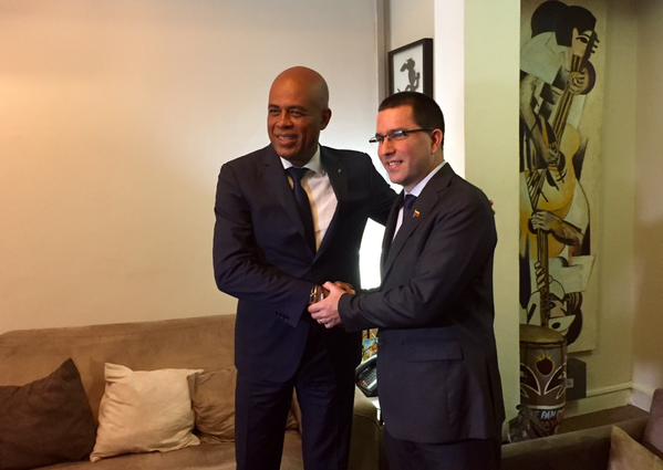 Martelly recibió al vicepresidente venezolano en el Palacio Nacional.
