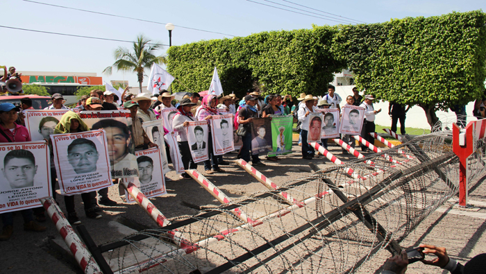 Los familiares de los normalistas temen que el Gobierno mexicano dé por concluida las investigaciones para dar con las víctimas.