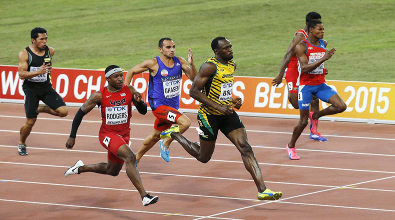 En la prueba de atletismo de 100 metros planos, el jamaiquino Usain Bol corrió por debajo de los 10 segundos.