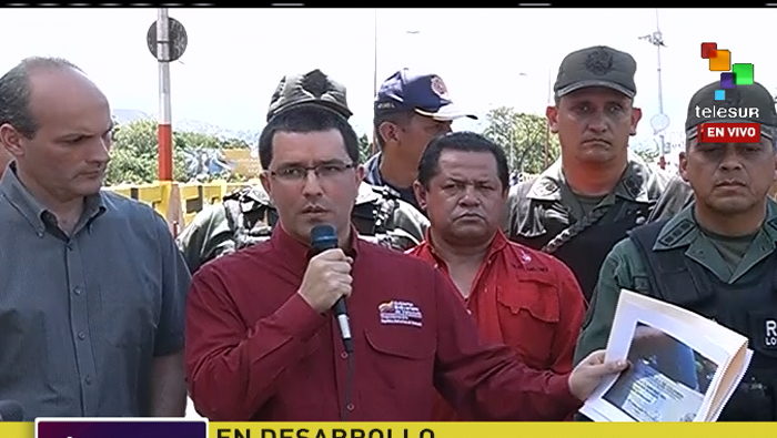 El vicepresidente venezolano aseguró que los grandes operativos contra el paramilitarismo deberían venir desde Colombia, los que serían apoyados por Venezuela.