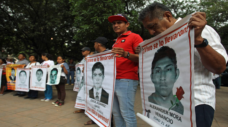 El representante de los padres, Felipe de la Cruz, explicó que esta será una de las principales actividades de este miércoles, cuando se cumplen 11 meses de la desaparición de los 43 jóvenes de la Escuela Normal de Ayotzinapa.