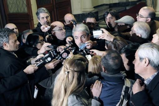 El jefe del Gabinete de la presidente Cristina Fernández aseguró que lo que buscan es “deslegitimar las elecciones”.