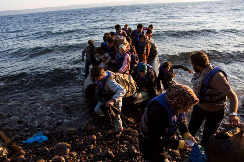 Esta cifra no incluye a las víctimas de naufragio de dos embarcaciones que ocurrieron este jueves cerca de las costas de Libia, donde podrían haber muerto casi 200 personas.