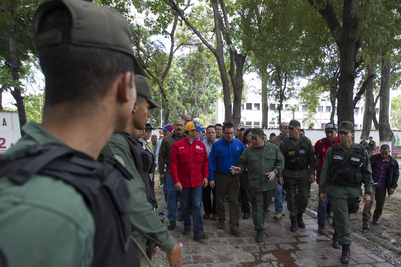 El vicepresidente Arreaza ha inspeccionado junto al Gabinete de Gobierno en reiteradas ocasiones el operativo en la frontera con Colombia.