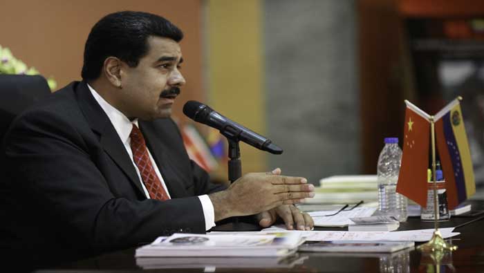 Maduro pidió al Gobierno colombiano combatir el contrabando y paramilitarismo