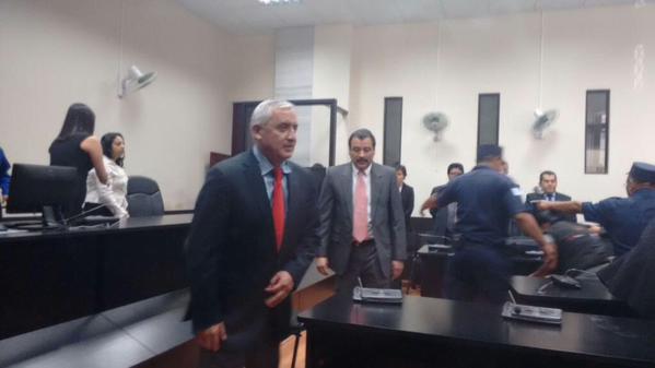 El Congreso de Guatemala deberá aceptar esta tarde la renuncia del mandatario y nombrar en su lugar al actual vicepresidente, Alejandro Maldonado.