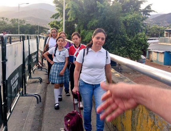 La medida fue aplaudida por la ministra de Educación colombiana, Gina Parody.