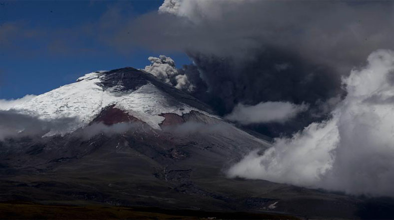 El volcán en Cotopaxi, de 5.897 metros de altura, se encuentra situado en el ramal oriental de la Cordillera de los Andes 