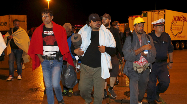 El Gobierno de János Áder manifestó que detendrá la entrada en tren de los migrantes. 
