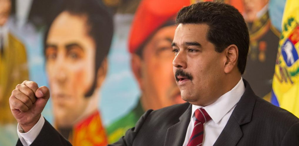 Se espera que este domingo el mandatario de Venezuela, Nicolás Maduro, entregue una réplica de la espada de Bolívar a la primer ministra de Jamaica, Portia Simpson-Miller, para que repose en el Centro Cultural Simón Bolivar.