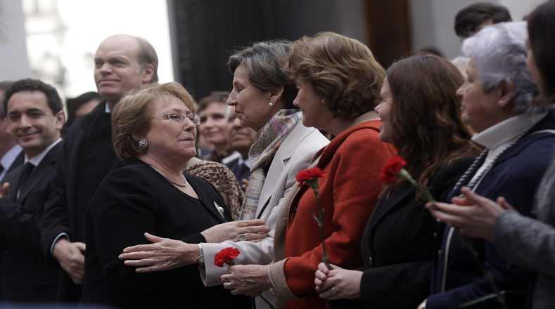 La presidenta de Chile, Michelle Bachelet , asistió a los actos conmemorativos que realizó la familia del mandatario socialista a 42 años de su muerte.