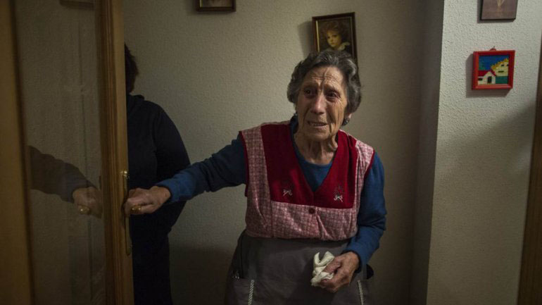 Carmen Martínez Ayuso, la anciana que fue desalojada de su hogar tras vivir allí durante más de 50 años.
