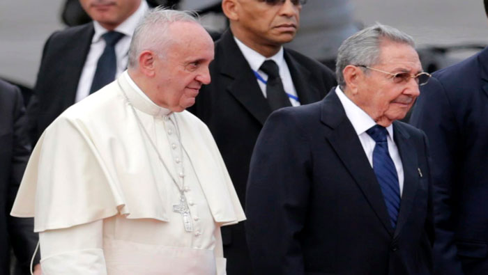 El Papa envió un saludo de fraternidad al líder de la Revolución Cubana, Fidel Castro.