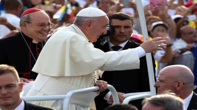 El papa ofició el llegó a la Plaza de la Revolución para oficiar el Angelus.