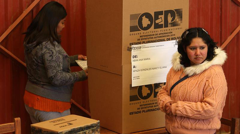 Casi 4 millones de bolivianos estaban convocados al referendo en cinco departamentos del país.