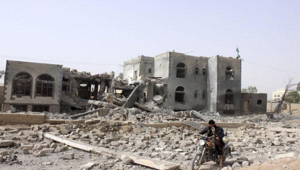 Los bombardeos saudíes sobre Yemen han dejado saldo superior a los dos mil muertos