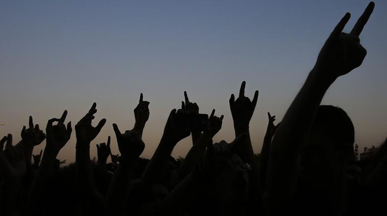 El público hizo largas horas de cola para ingresar al festival de rock.