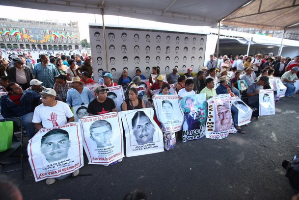 Los padres de los estudiantes desaparecidos pedirán que los expertos de la CIDH permanezcan en el país.