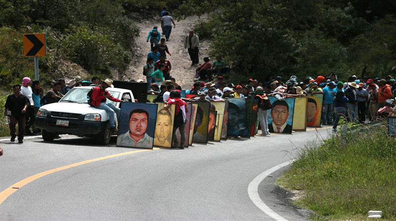 Este sábado se cumple un año de la desaparición de los 43 estudiantes de la Escuela Rural Normal de Ayotzinapa luego de ser atacados por la policía municipal de Iguala, estado Guerrero en México.