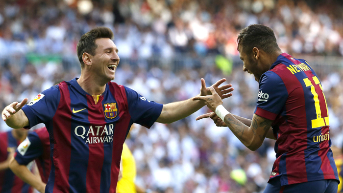 Lionel Messi sufrió una lesión en su rodilla durante un juego este sábado.