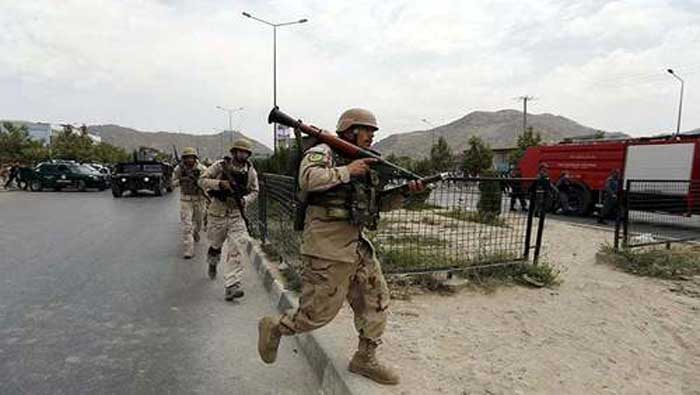 Ejército y Policía mantienen enfrentamientos armados con los talibanes
