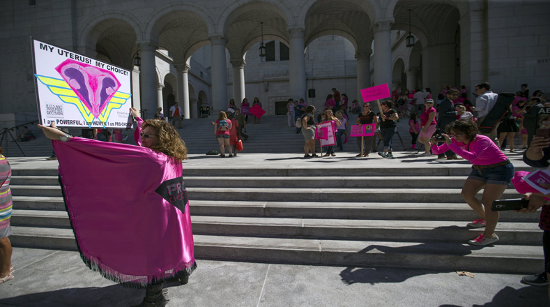 La activista Nancy Marisa Gómez participó en el Día Nacional de Pink Out, en respaldo a la organización.