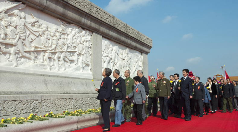 El presidente de China, Xi Jinping, asistió este miércoles junto a otros altos líderes a la ceremonia celebrada en la Plaza de Tian'anmen, en el centro de Beijing.