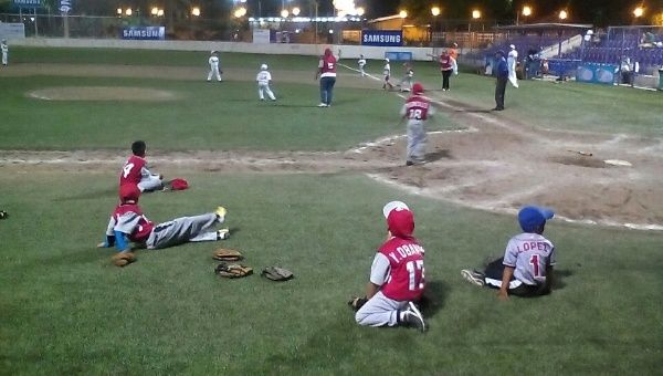 Nicaragüenses apuestan por el futuro del baseball