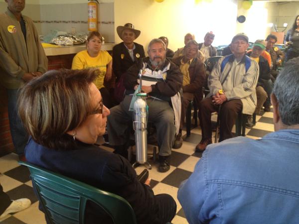 La dirigente, Clara López, se reúne con líderes campesinos antes del encuentro