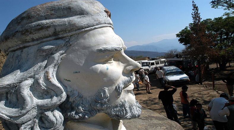 La Higuera, en Bolivia es un punto de referencia para apreciar figuras alusivas al "Che".