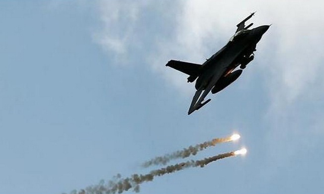 Francia dice que bombardea Siria 