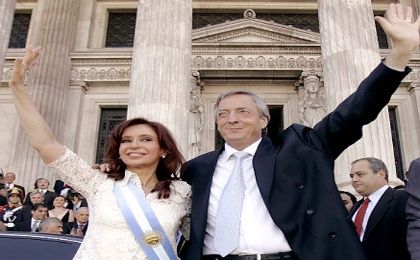 Kirchner fue valorado positivamente por un 63 por ciento de los encuestados y Fernández con 53.