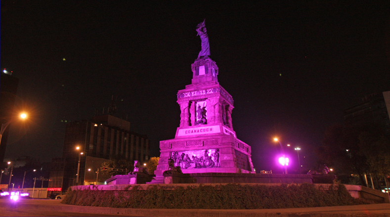 El Monumento a Cuauhtémoc en México estará iluminado de rosado todo el mes de octubre como parte de las campañas mundiales contra el cáncer.