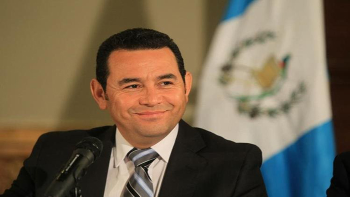 Con más de dos millones de votos, el candidato por el Frente de Convergencia Nacional, Jimmy Morales, se convirtió este domingo en el nuevo mandatario de Guatemala.