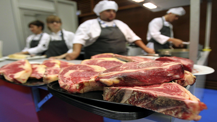 La carne roja procesada fue incluida por la OMS en el grupo de sustancias más peligrosas para la salud.