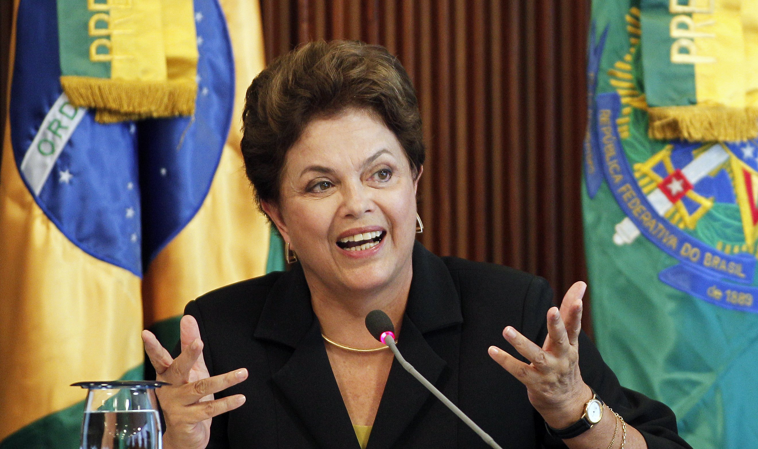 Rousseff rechazó los rumores de que recortará los programas sociales.