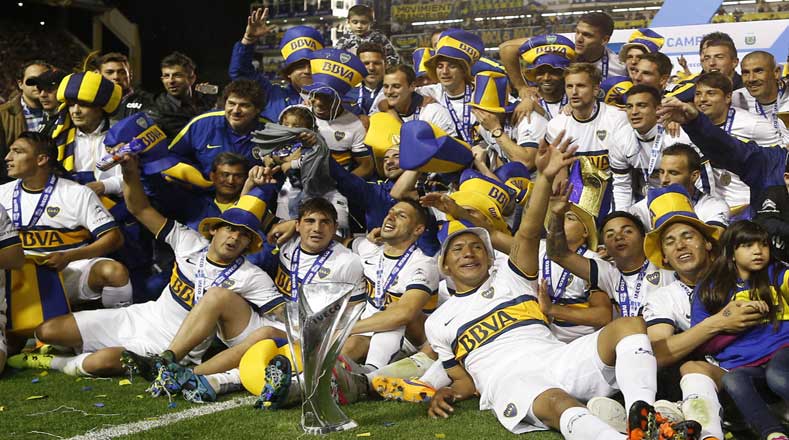 Jugadores de Boca Juniors posaron para la respectiva foto de campeonato