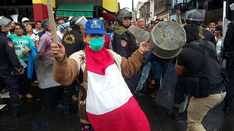 Los peruanos emplearon las mejores formas de protesta contra el irrespeto a sus reivindicaciones sociales.