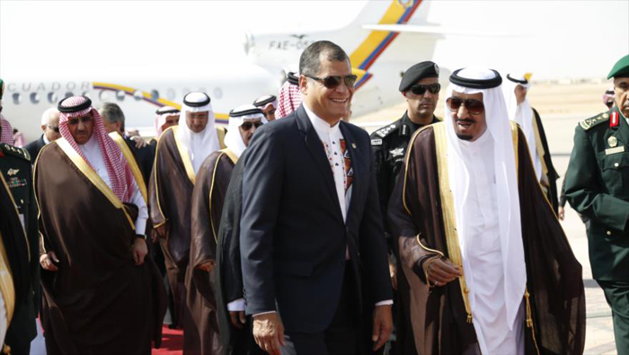 El presidente de Ecuador, Rafael Correa, agradeció la amabilidad y la cultura de los líderes árabes en Riad, Arabia Saudita.