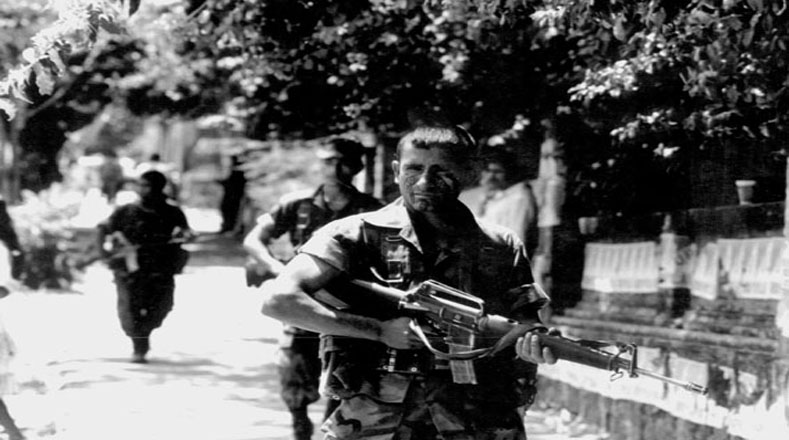 Militares salvadoreños fueron acorralados en sus guarniciones por el FMLN en la disputa por el control de las ciudades.