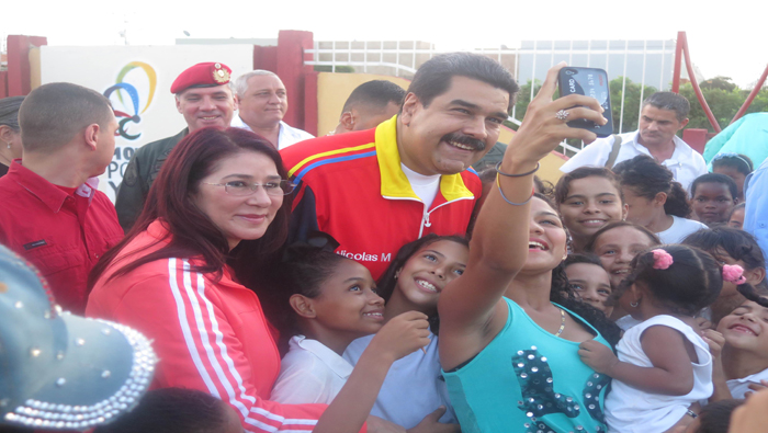 El presidente de Venezuela, hace entrega este viernes de la vivienda número 800 mil.