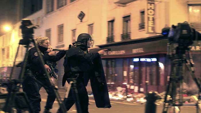 La policía francesa ha reforzado la seguridad tras los ataques en la capital