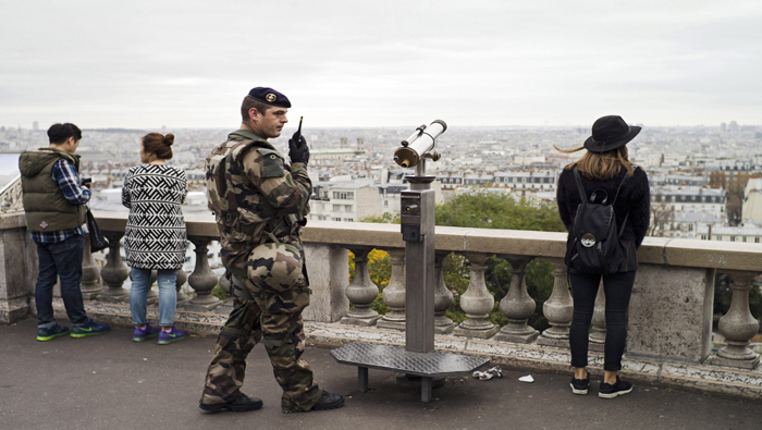 Hallan teléfono utilizado por terrorista en atentados en París