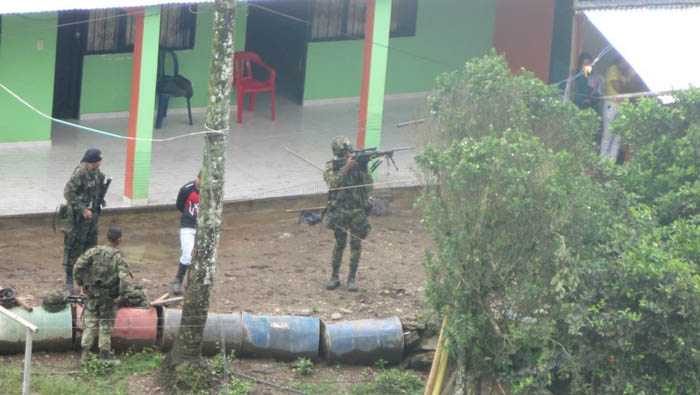 En la madrugada de este jueves, 35 camiones del Ejército de Colombia llegó a la zona.